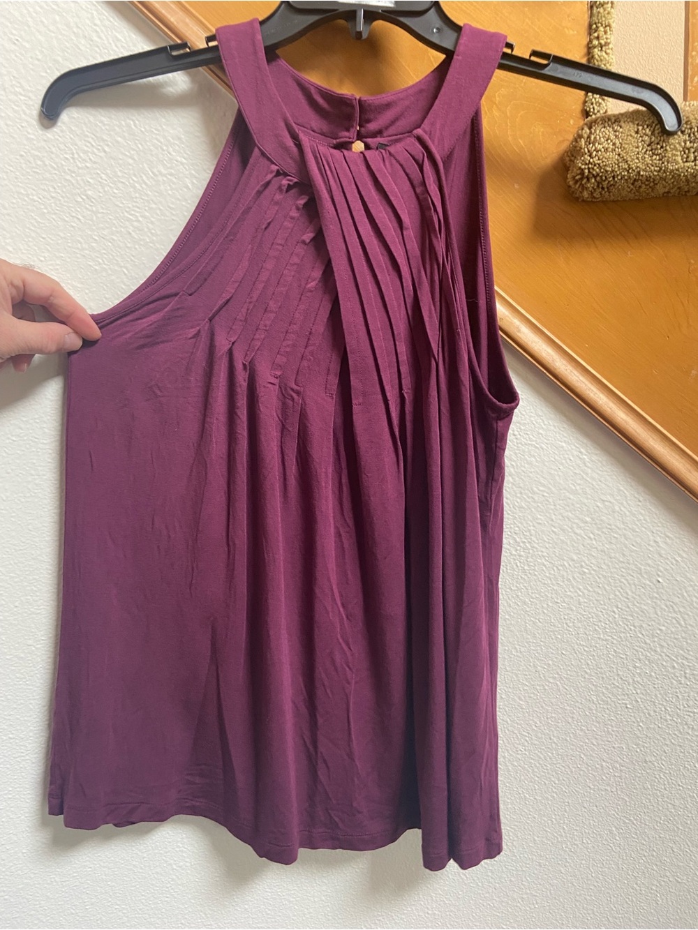 Spense Burgundy Sleeveless Blouse with Pleated Neckline never worn womens size S